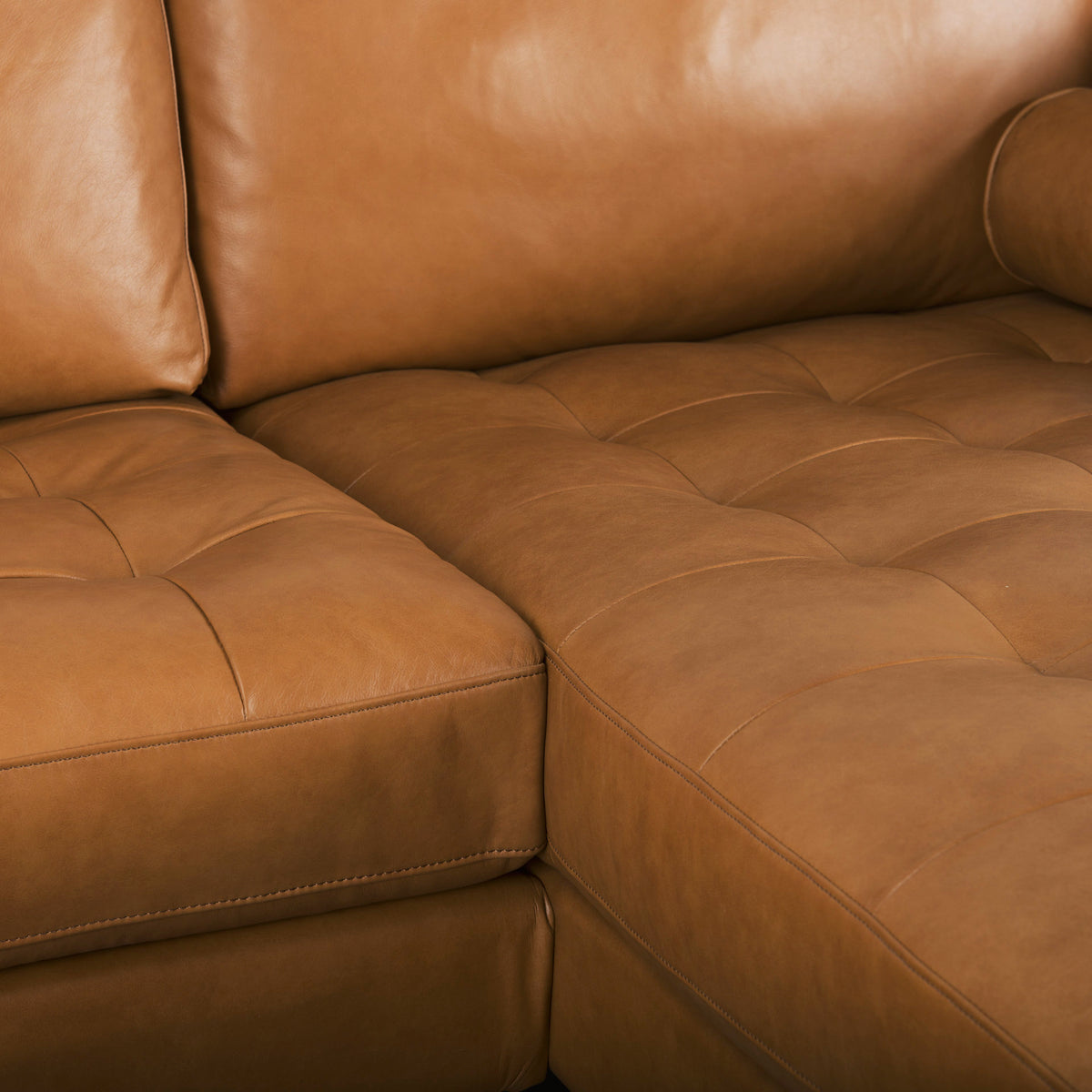 Mercana Svend 111.4L x 68.0W x 33.9H Tan Leather Right Chaise Sectional Sofa