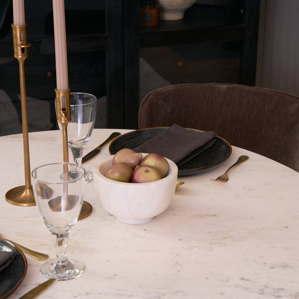 Mercana Veneto 40" Round Dining Table | Modern | White Marble & Black Metal | Seats 4