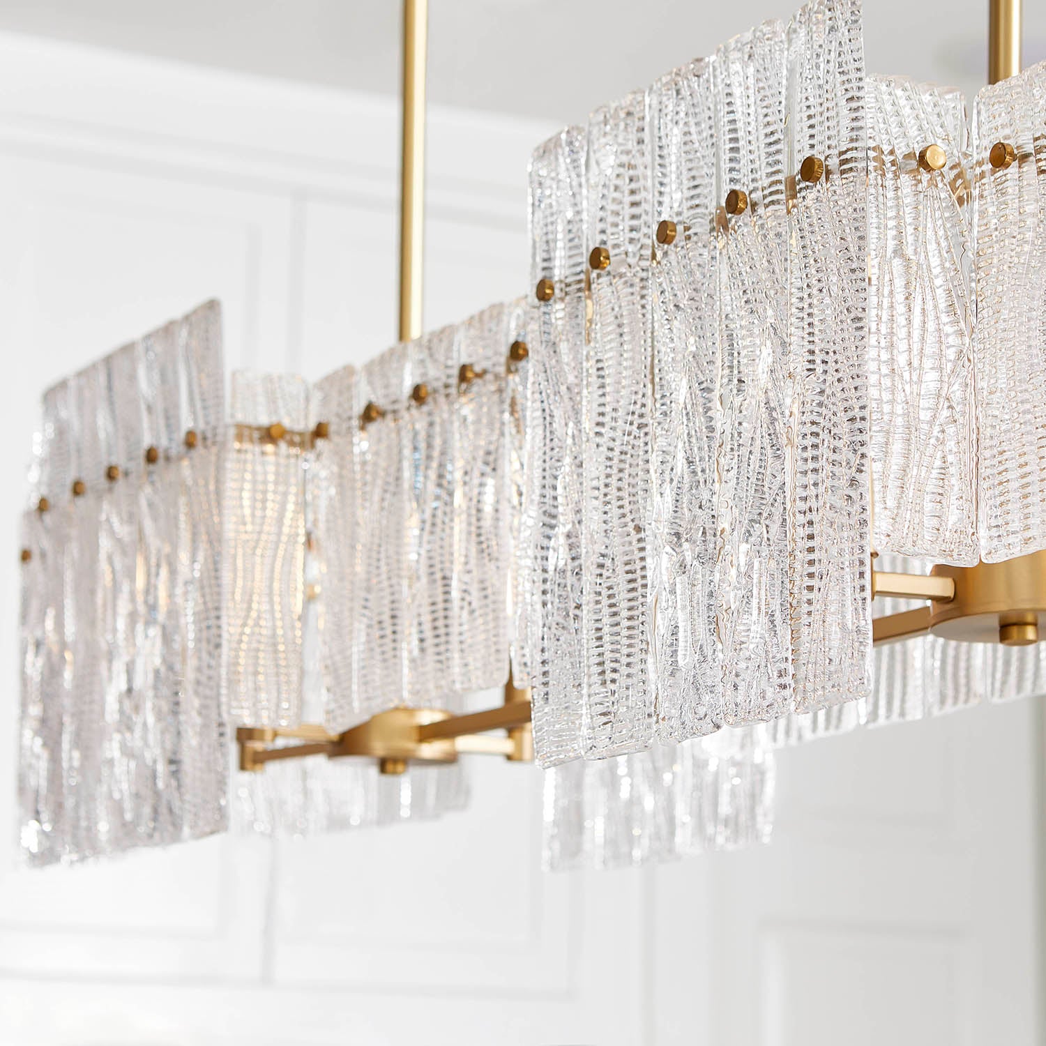 Cyan Design Othello 8-Light Linear Chandelier