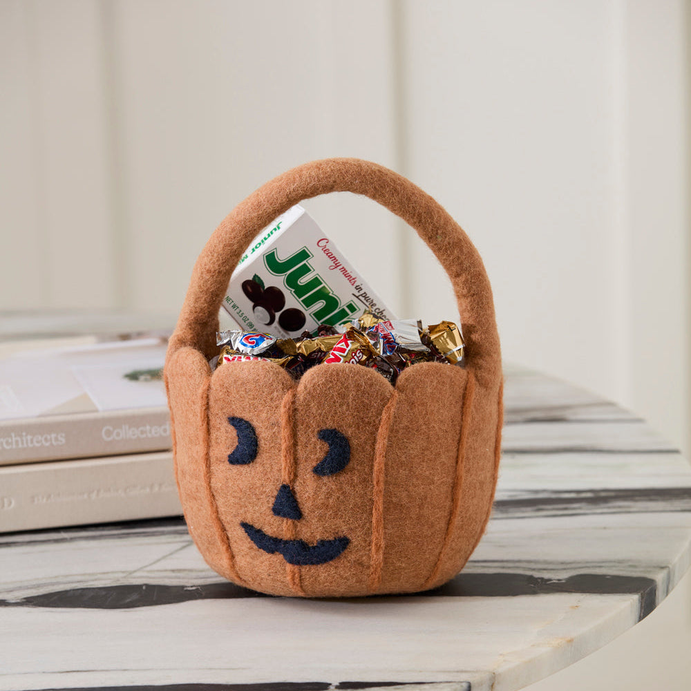 Tricks and Treats Basket, felt basket, close-up of the finish