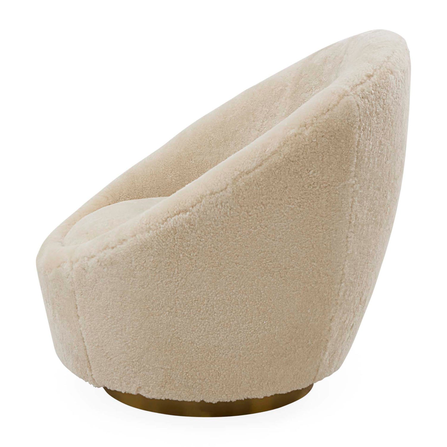 Close-up of the curvy enveloping silhouette