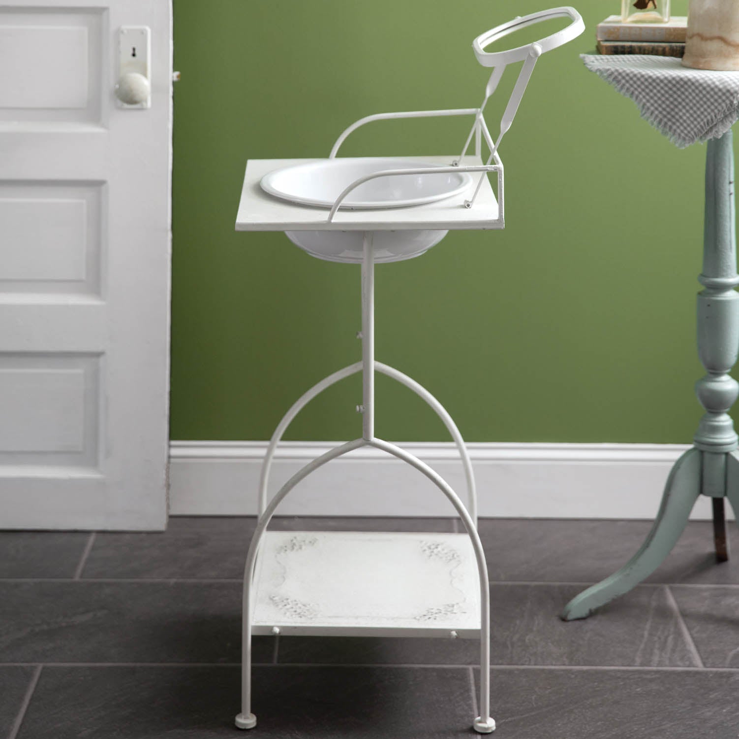 Antiqued Washstand with Mirror