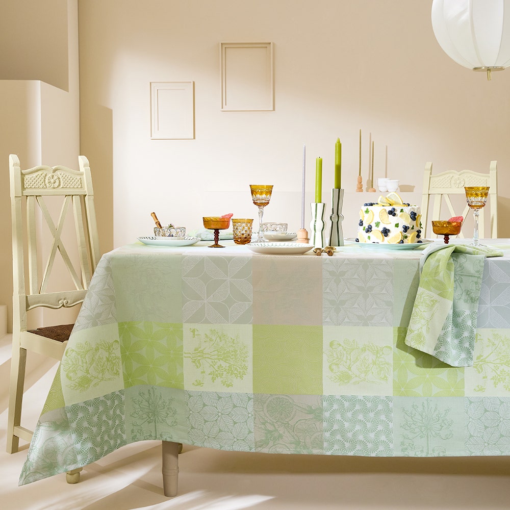 Garnier Thiebaut Mille Parfums Verde Jacquard Tablecloth