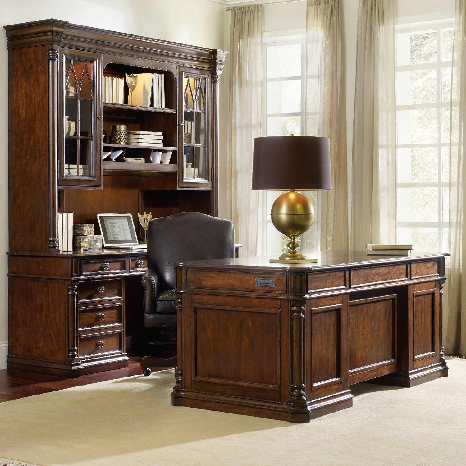 Hooker Furniture Leesburg Executive Desk