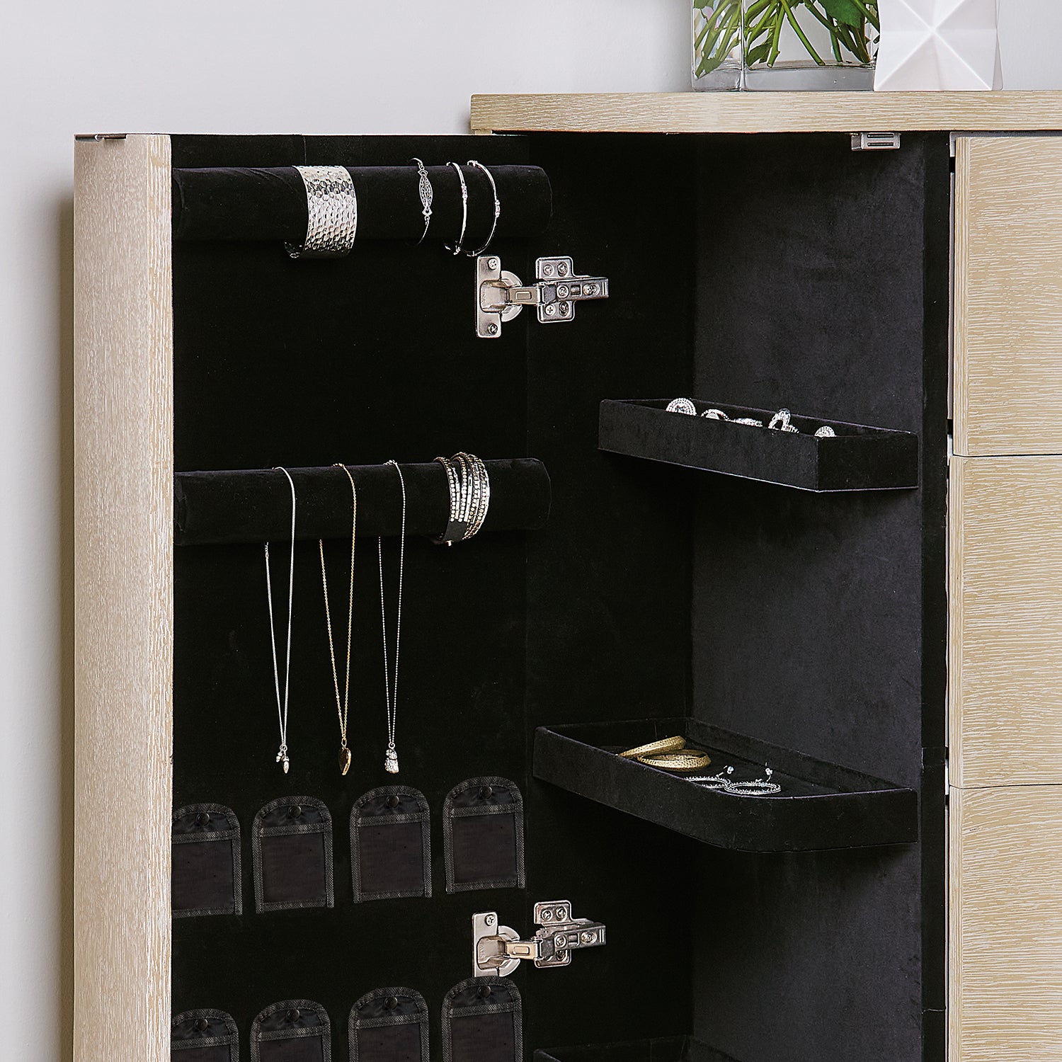 Hooker Furniture Nouveau Chic Five Drawer Chest