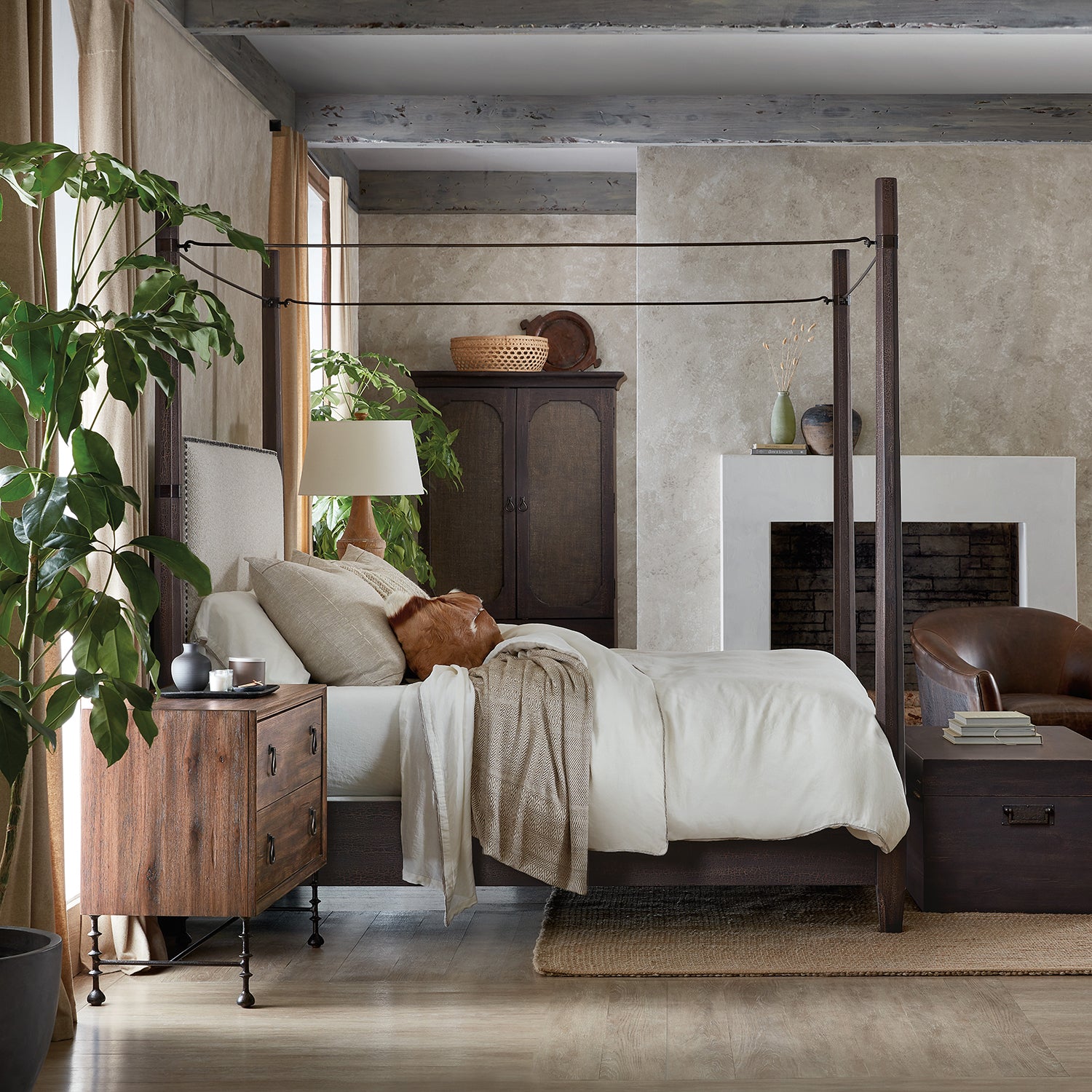 Hooker Furniture Big Sky Poster Bed w/ Canopy