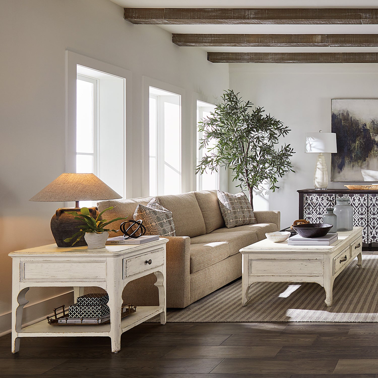 Hooker Furniture Americana Daisy End Table