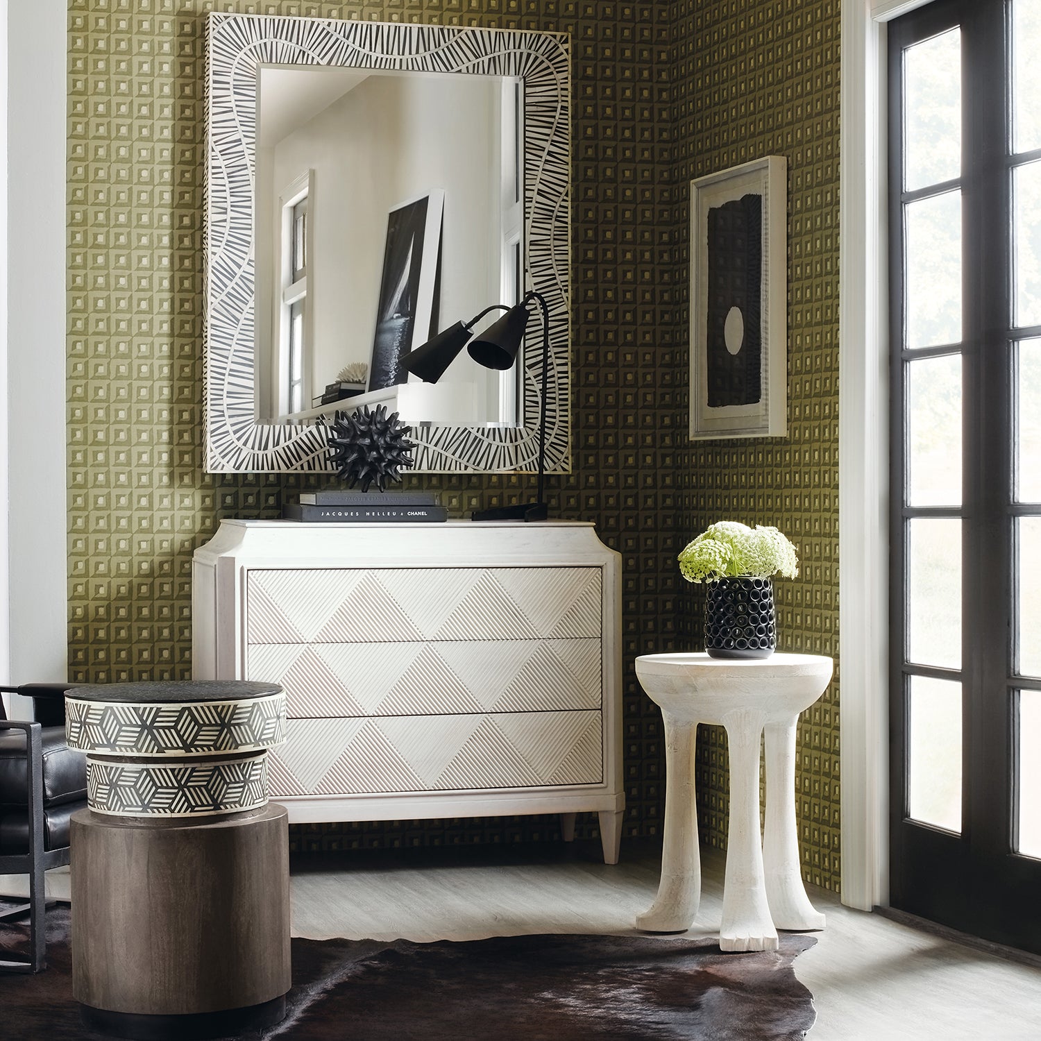 Hooker Furniture Commerce & Market Vector Round Side Table