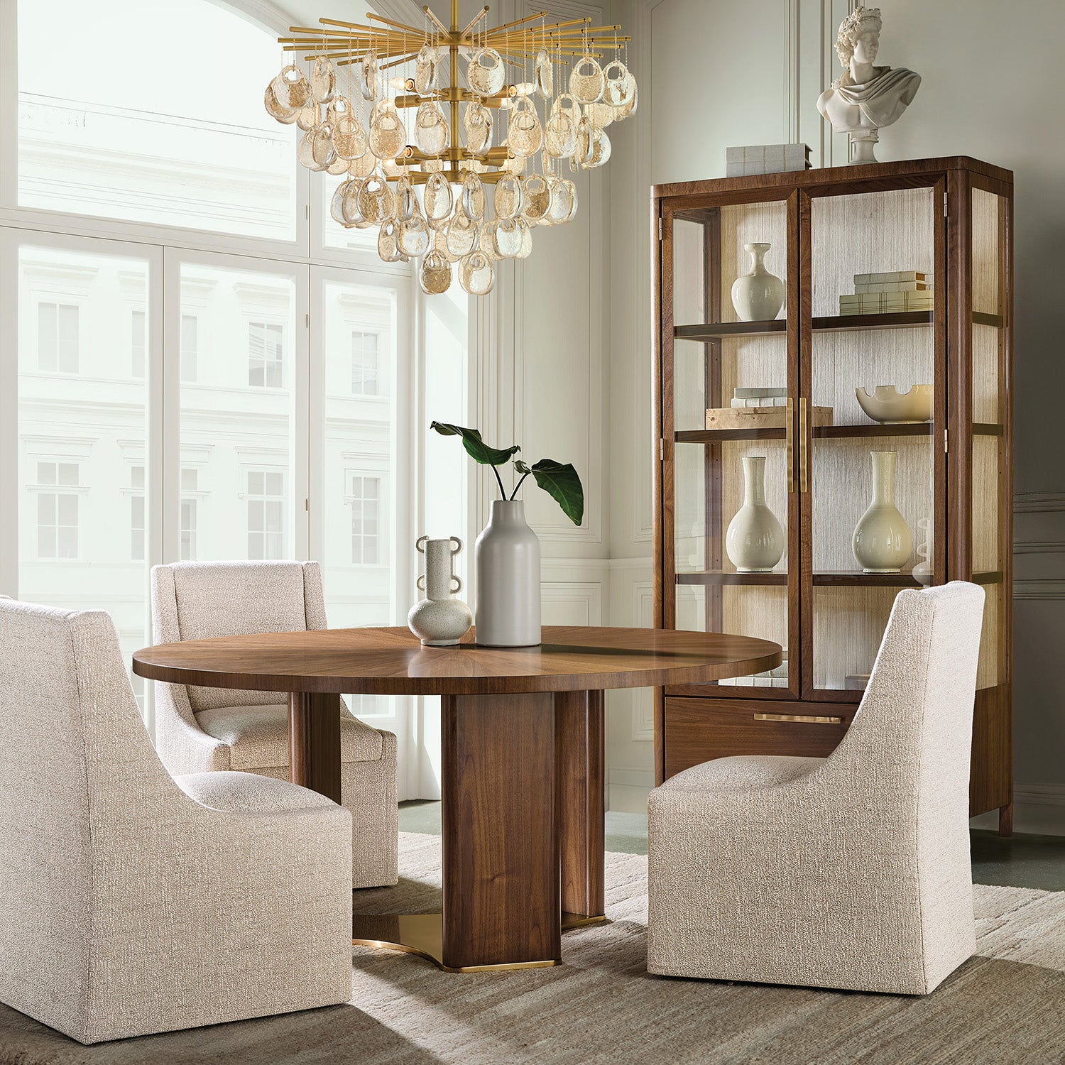 Hooker Furniture Eleana Round Dining Table