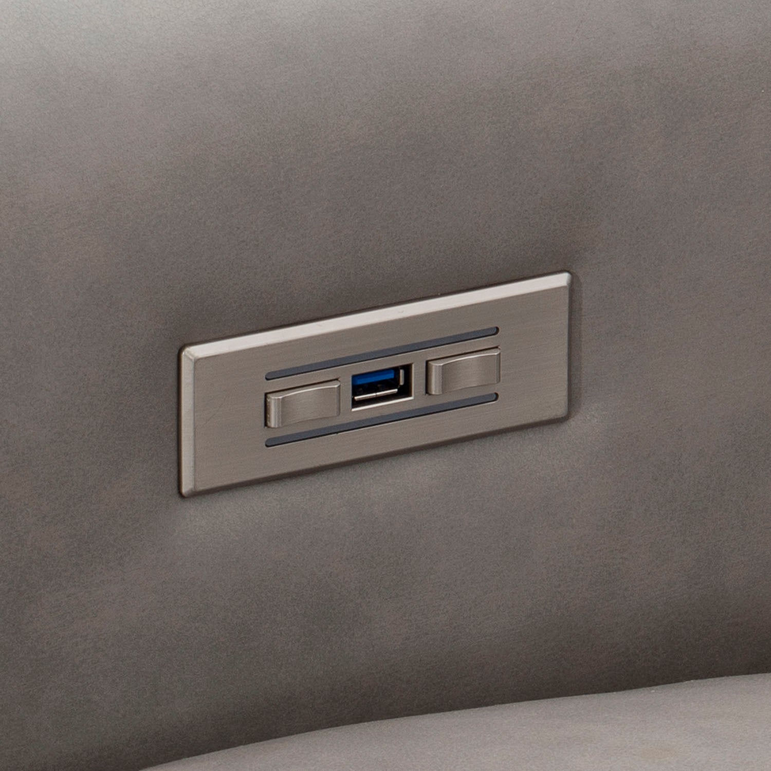 Bernhardt Living Lioni Chair