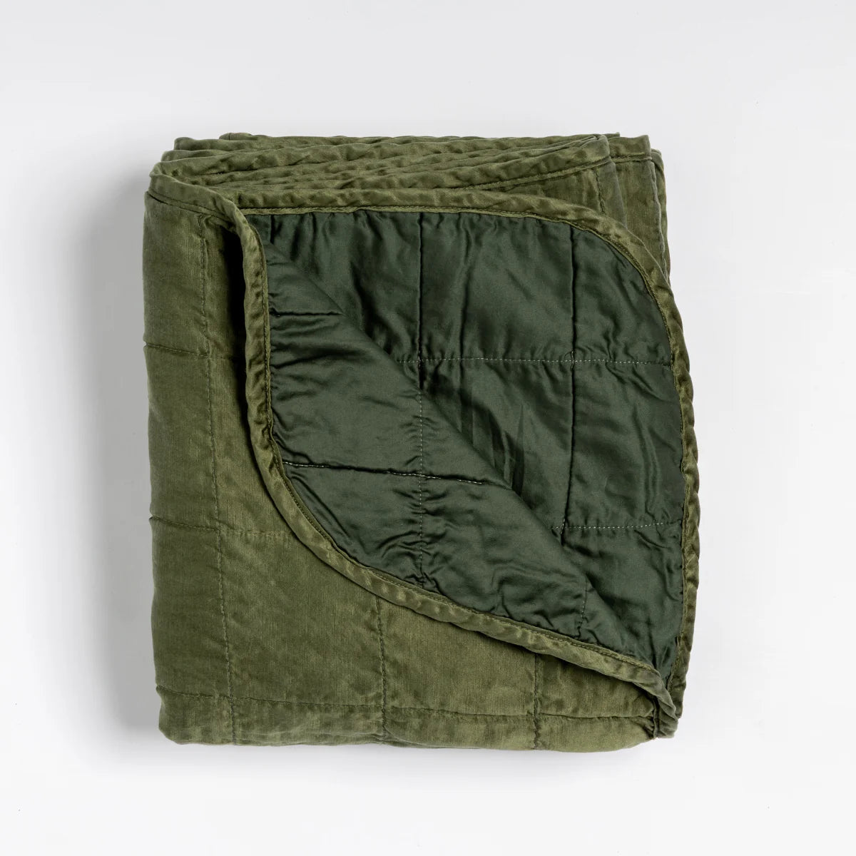 Bella Notte Sel Throw Blanket in quilted charmeuse, close view of the ruffle and trim