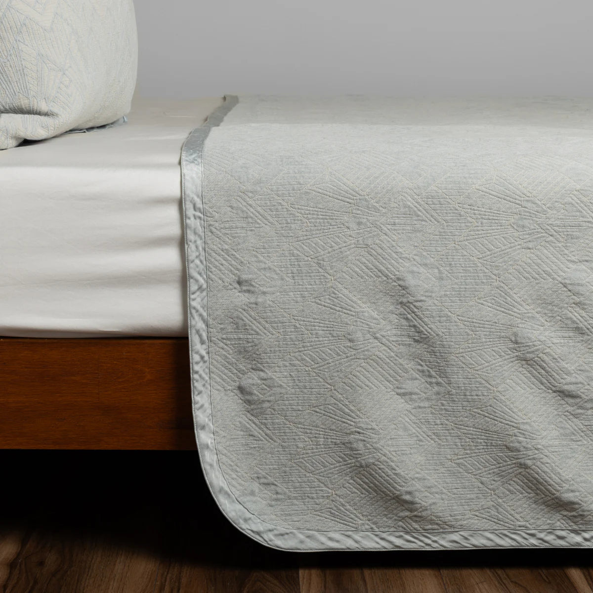 Bella Notte Trettino Bedspread in chenille jacquard, arranged in a bedroom vignette