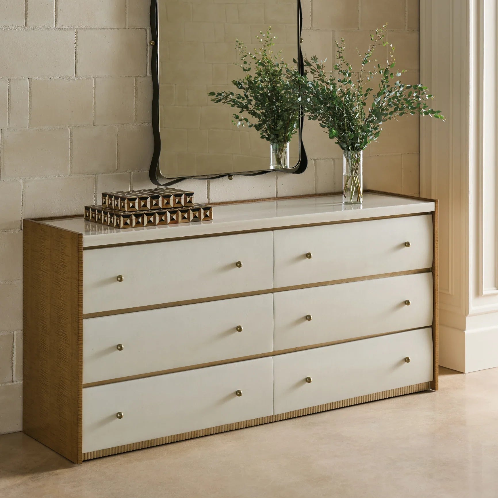 Caracole Avignon Dresser