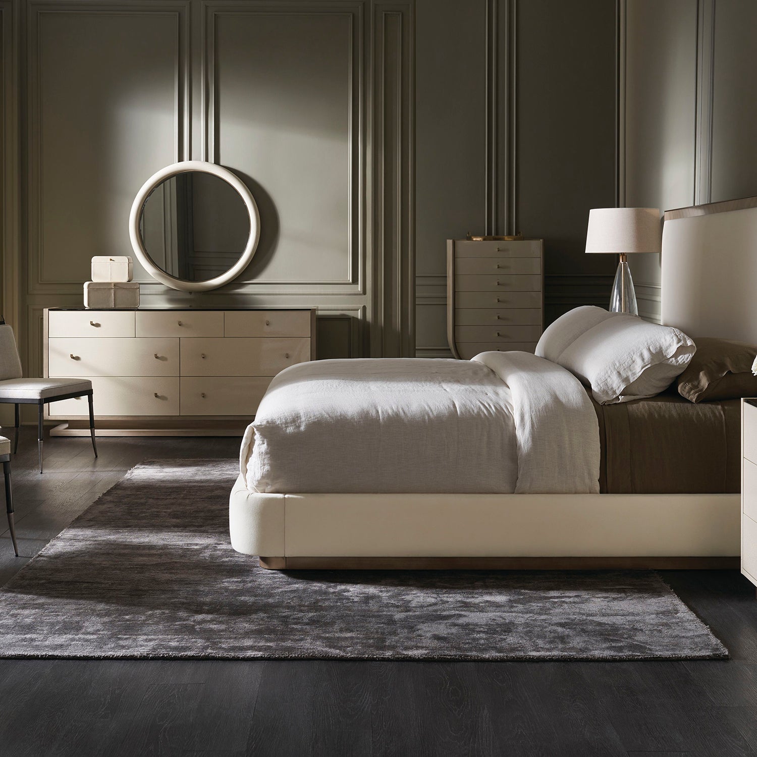 Caracole Amphora Chest