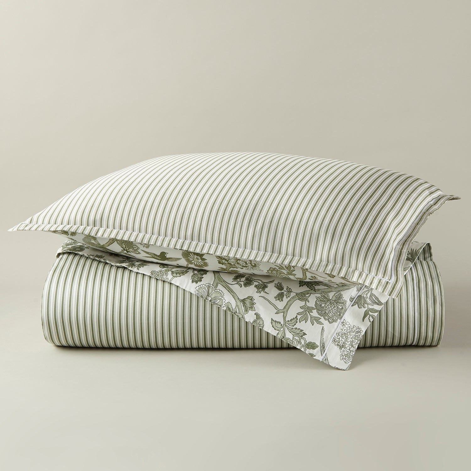 Highgrove Moss Printed Duvet Set cotton sateen, close-up of the cotton sateen weave