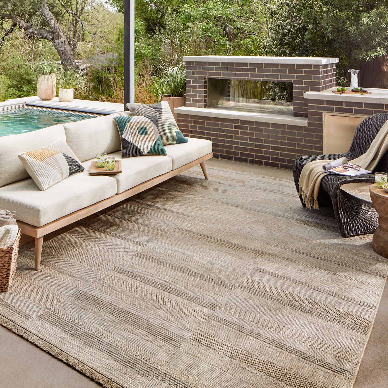 Loloi Dawn Natural Carl Indoor/Outdoor Rug