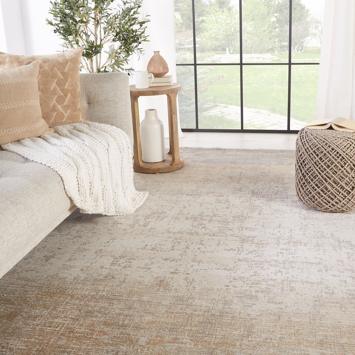 Label J by Jaipur Living En Blanc Akari Power Loomed Rug
