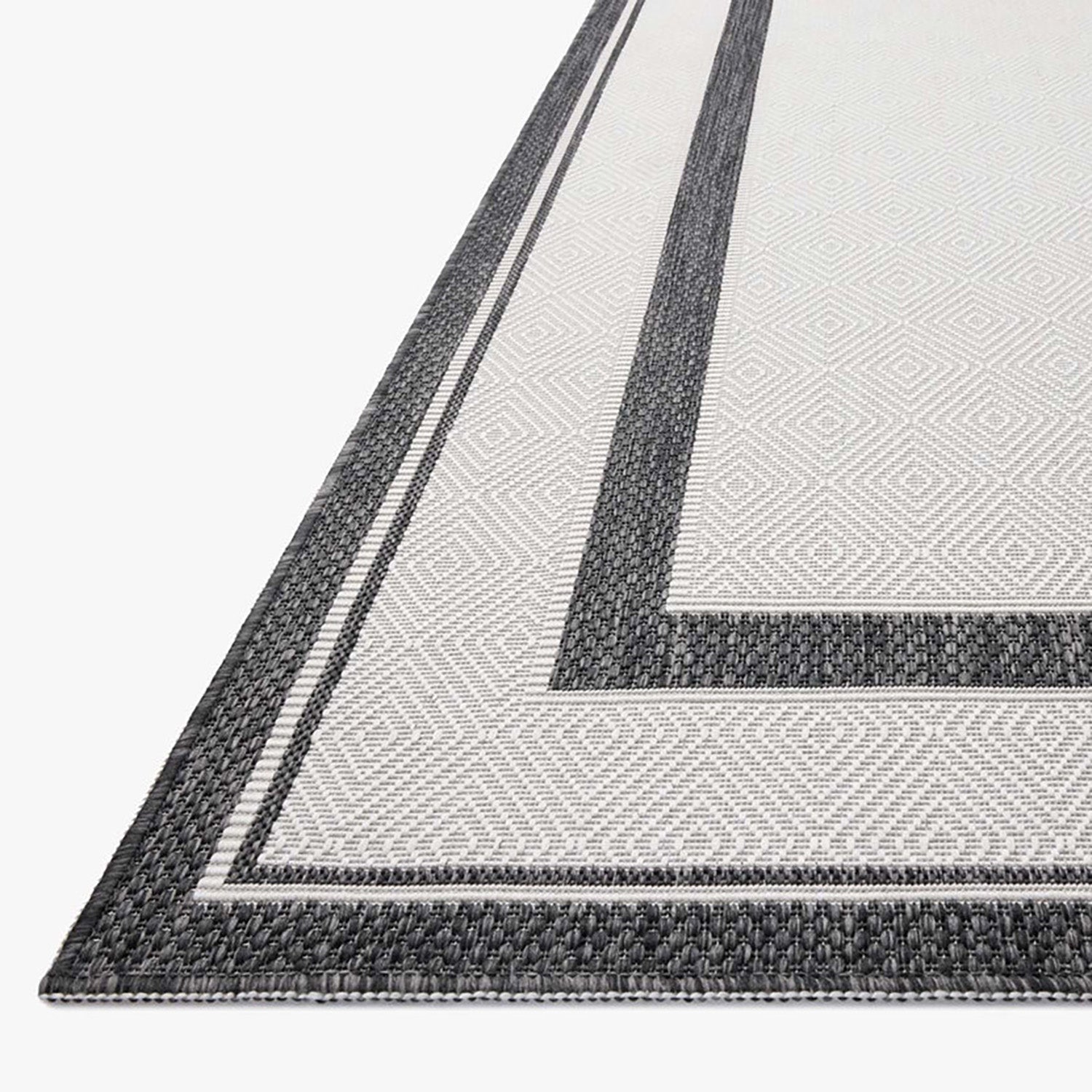 Loloi Easton Onyx/Ivory Indoor/Outdoor Rug
