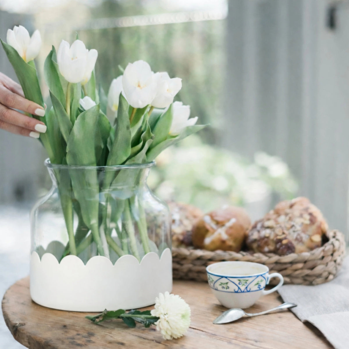 Etu Home Scalloped Bloom White Vase