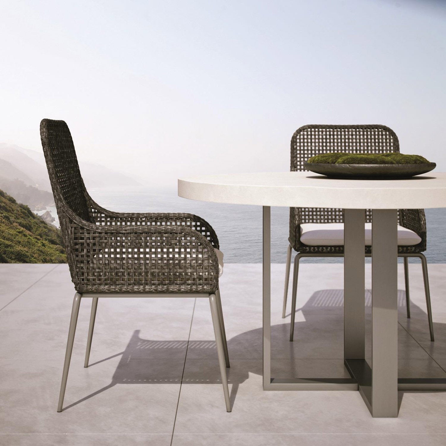 Bernhardt Exteriors Del Mar Round Dining Table