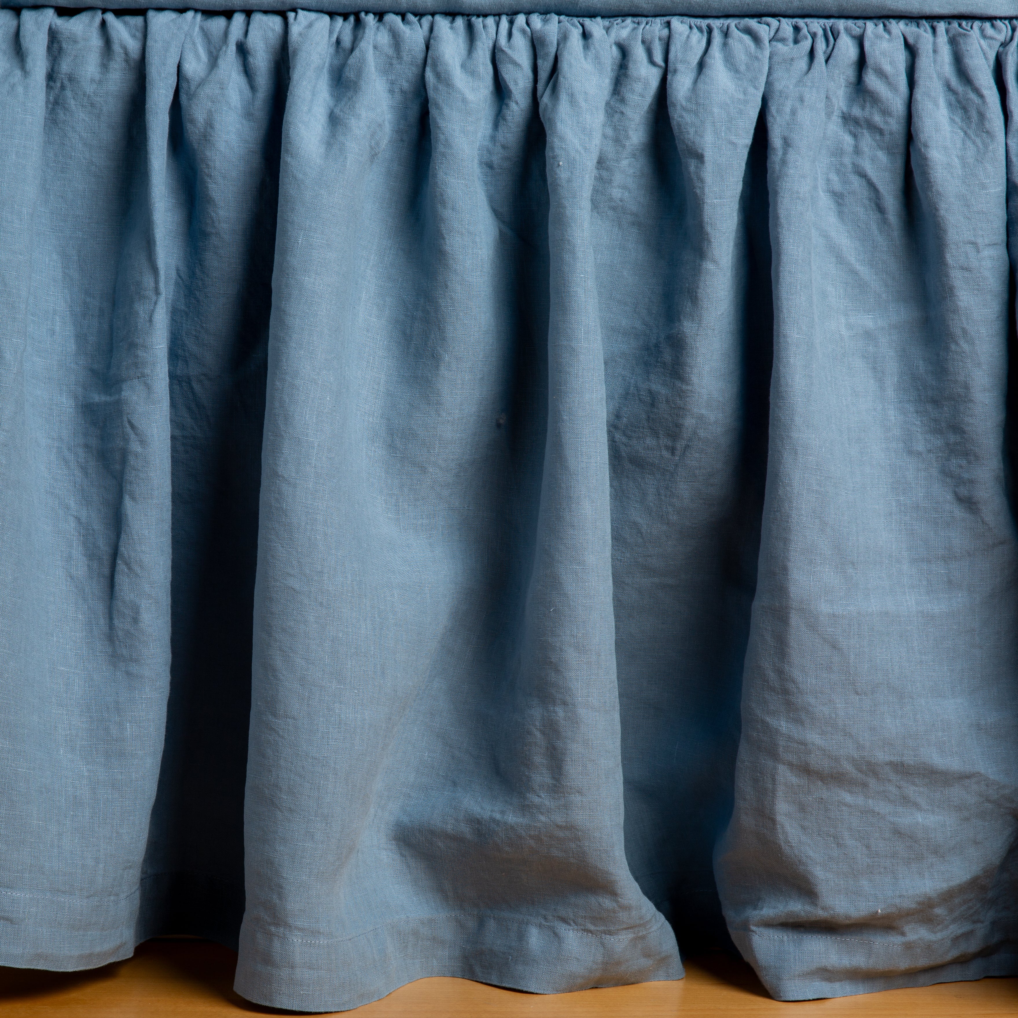 Bella Notte Linen Bed Skirt