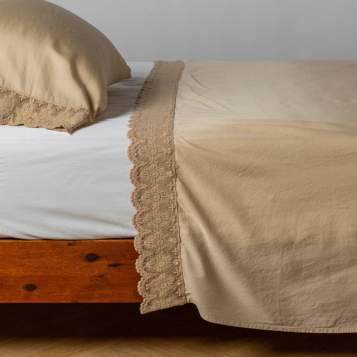 Bella Notte Madera Luxe Donella Lace Flat Sheet