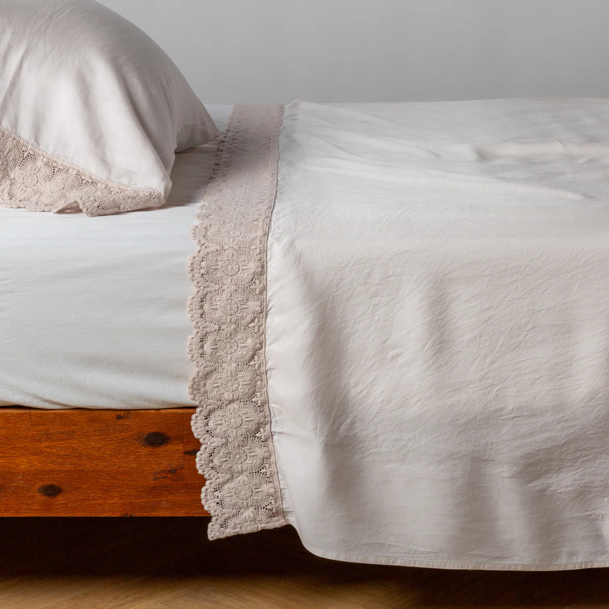 Bella Notte Madera Luxe Donella Lace Flat Sheet