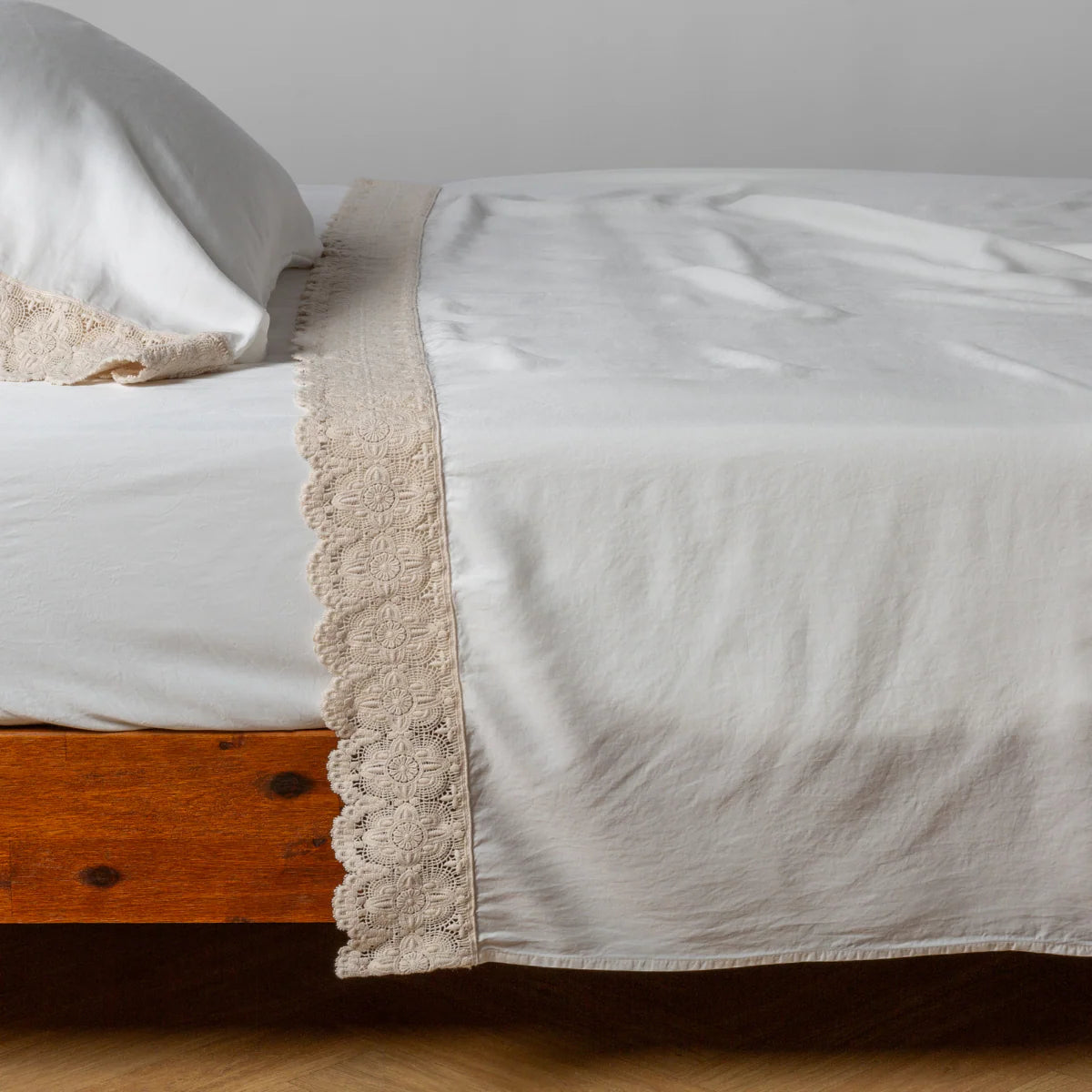 Bella Notte Madera Luxe Donella Lace Flat Sheet