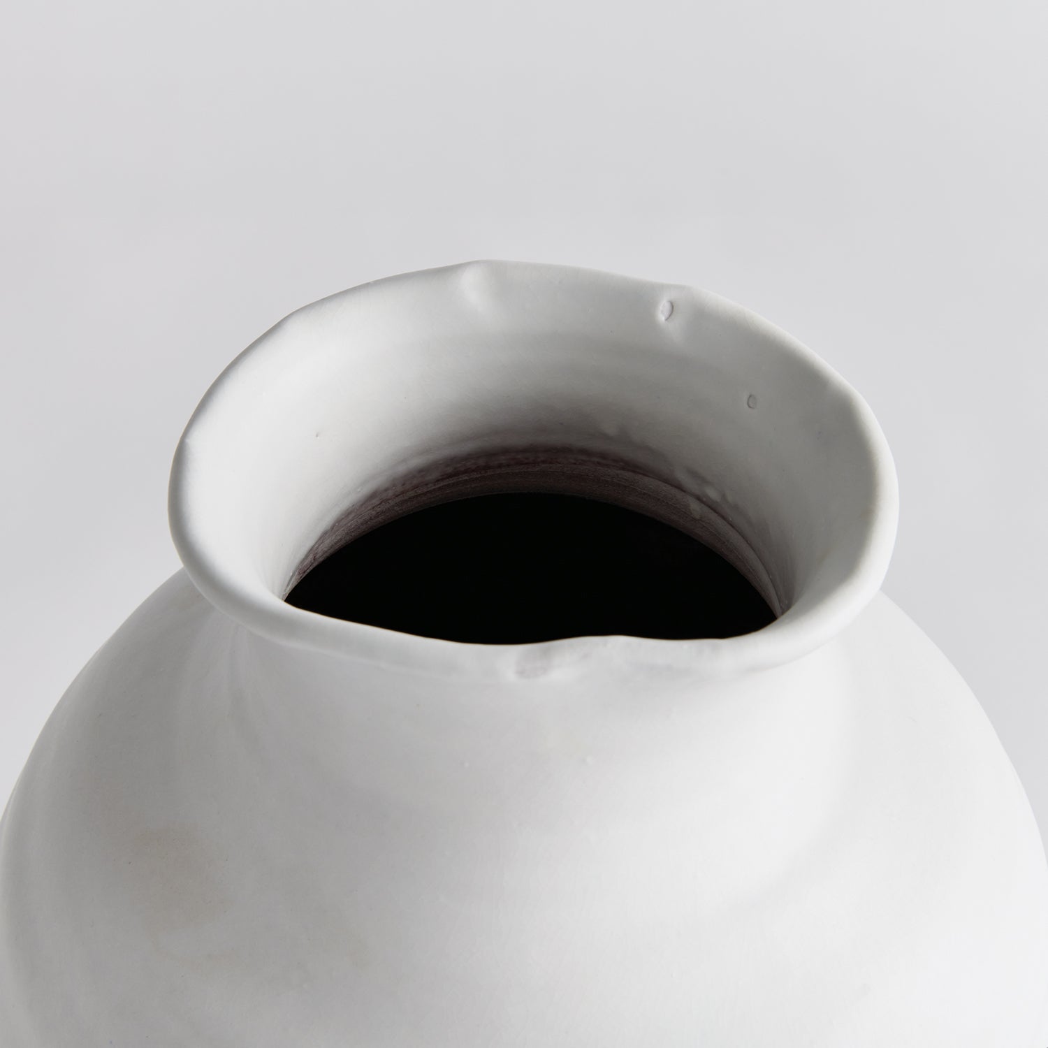 Mirela Vase