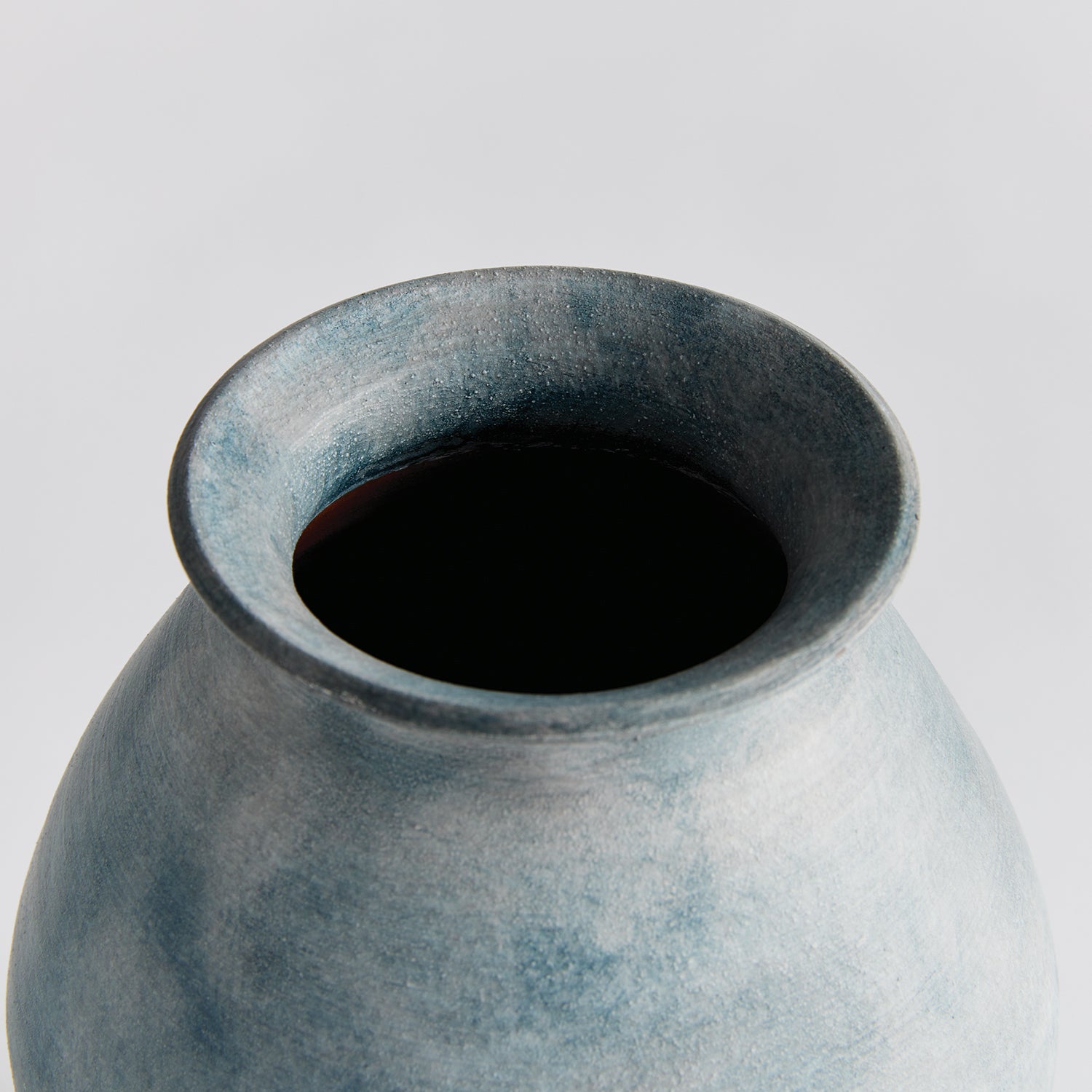 Mirela Vase