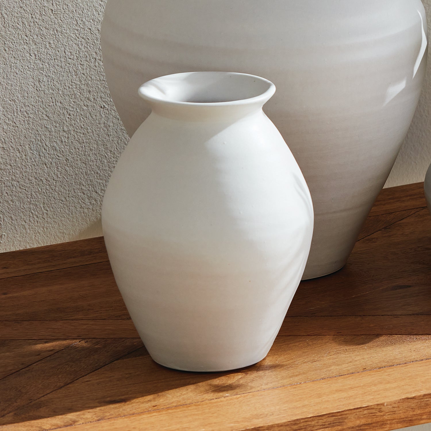 Mirela Vase