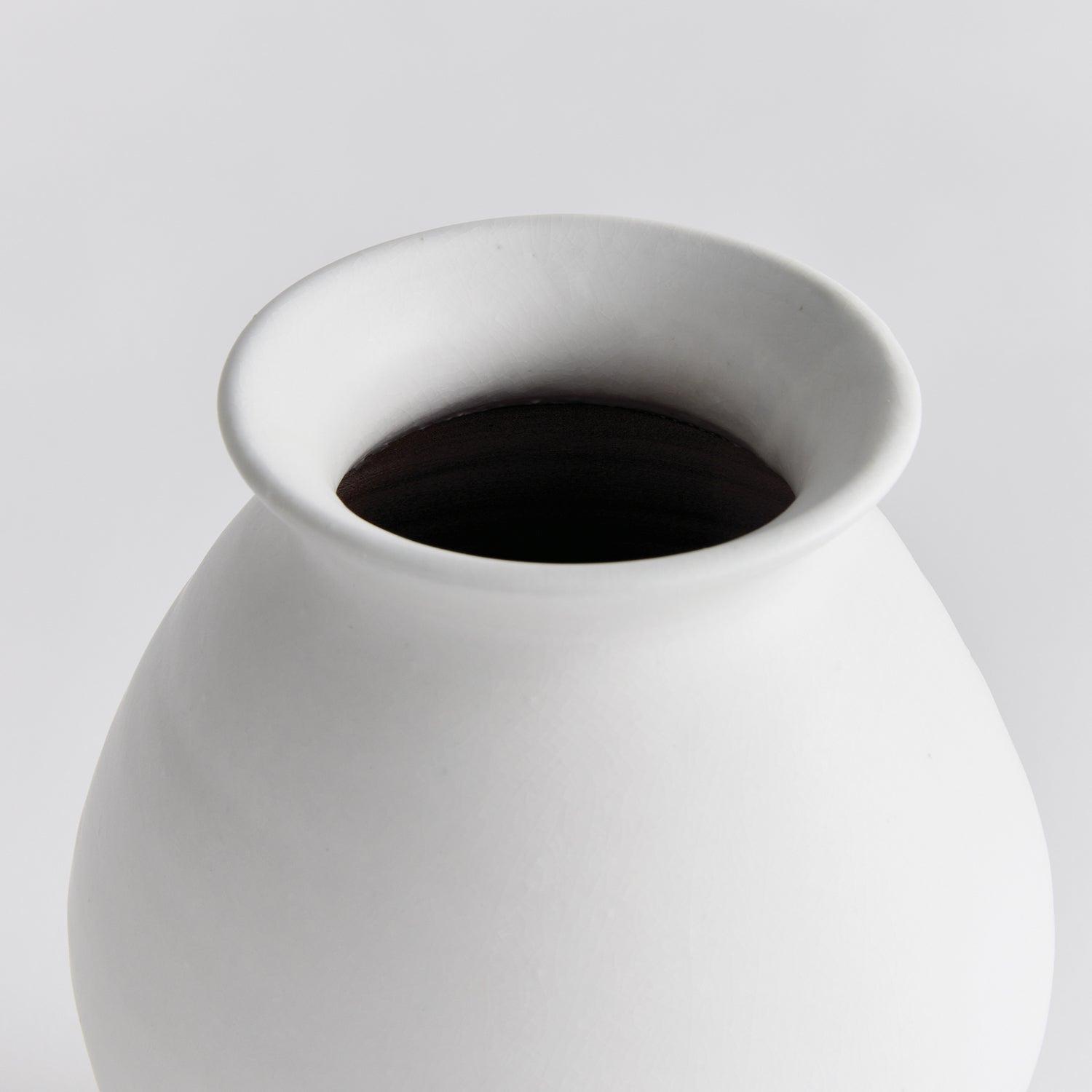 Mirela Vase
