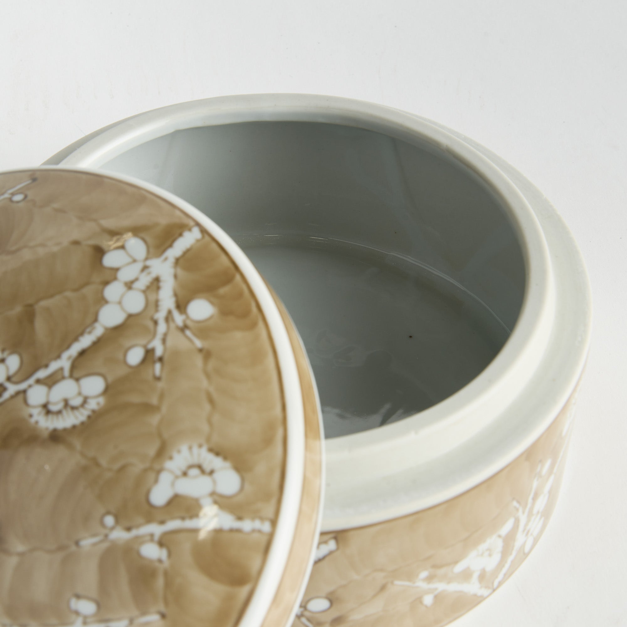Province Empress Large Round Lidded Catchall Box