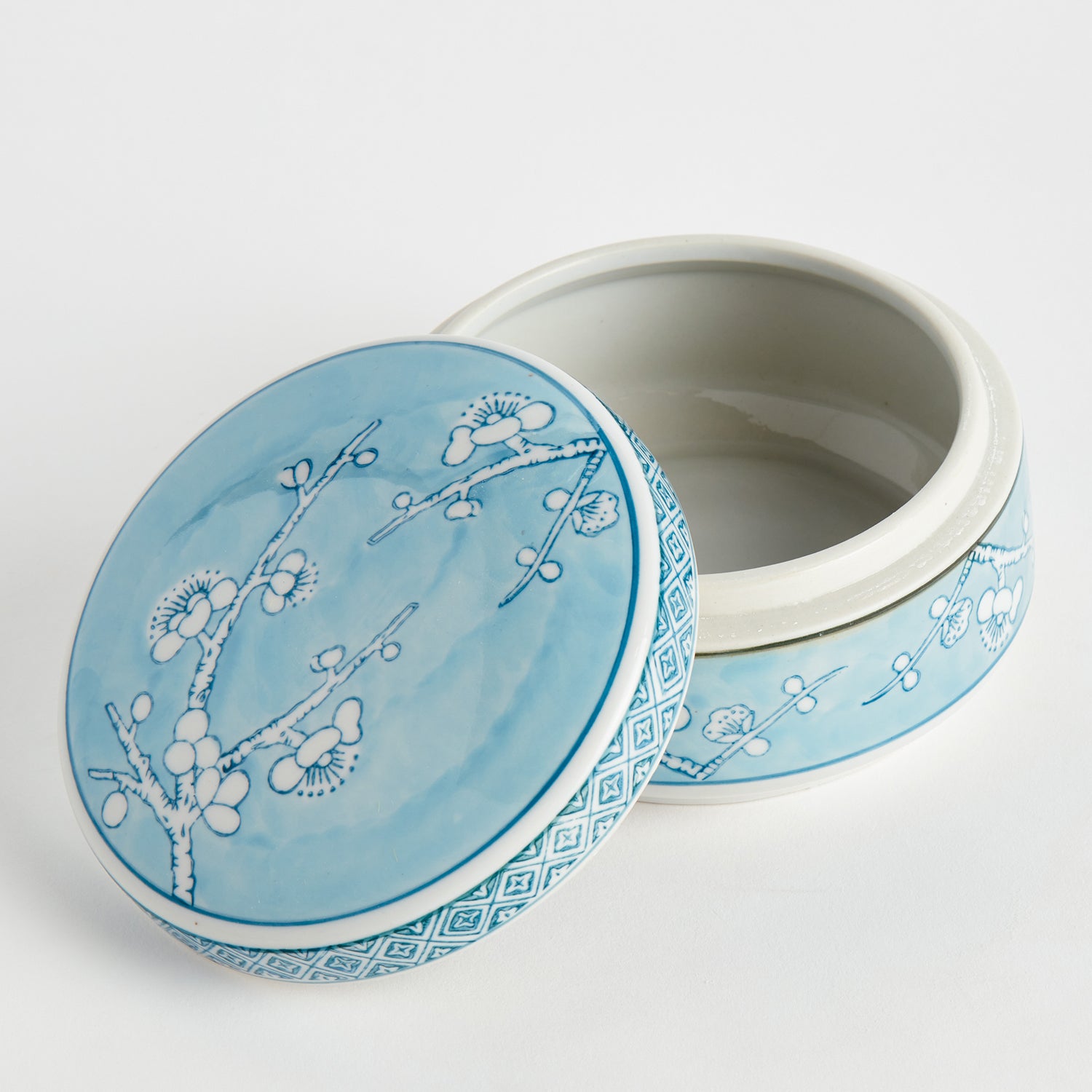 Monarch Empress Round Lidded Catchall Box