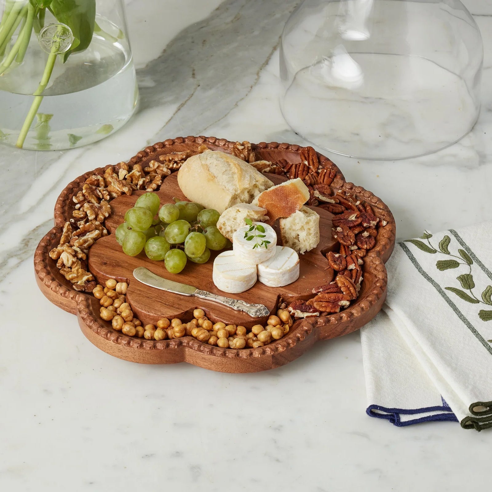 Etu Home Vintage English Scalloped Medium Bread Board