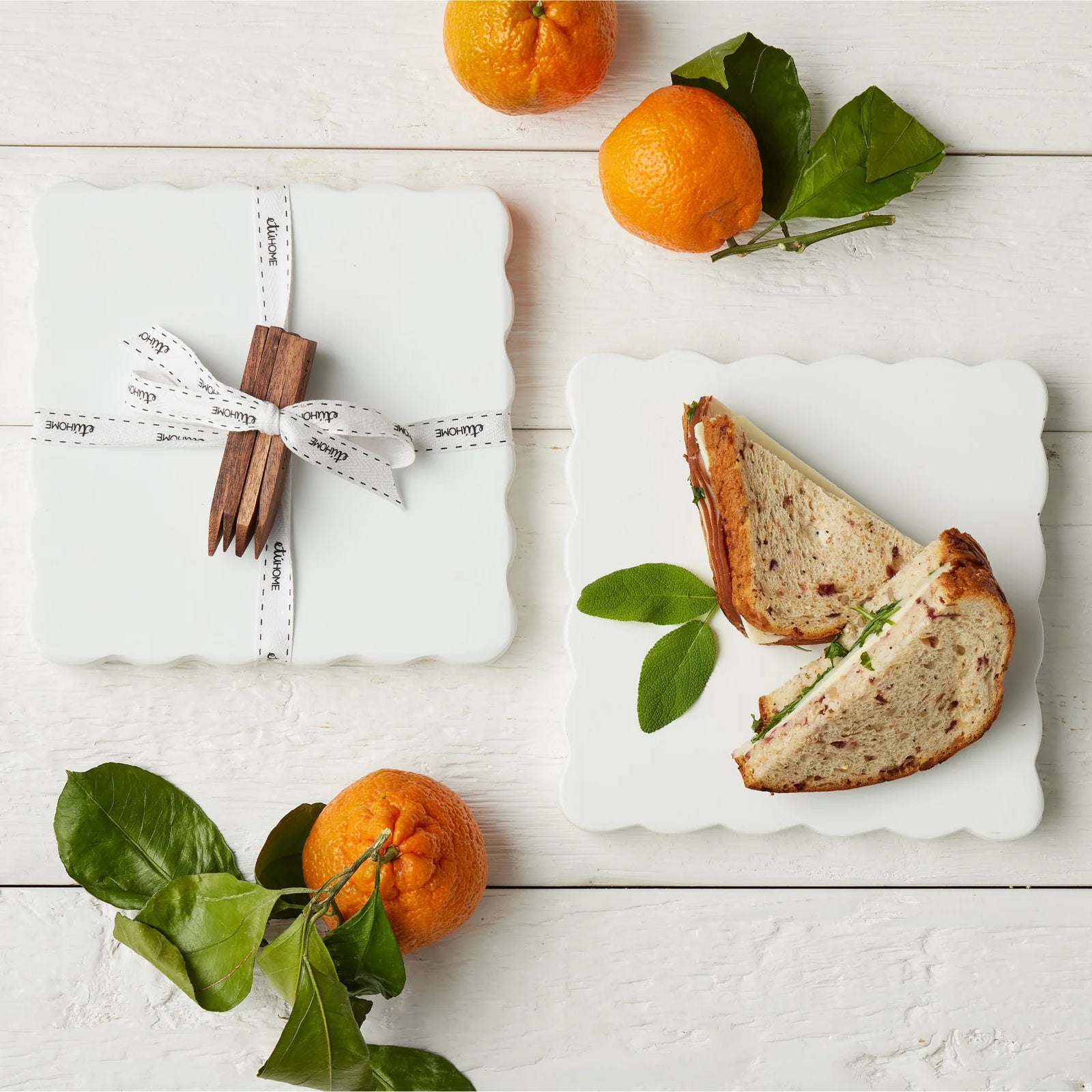 Etu Home Scalloped Square Cheese Board with Cheese Markers