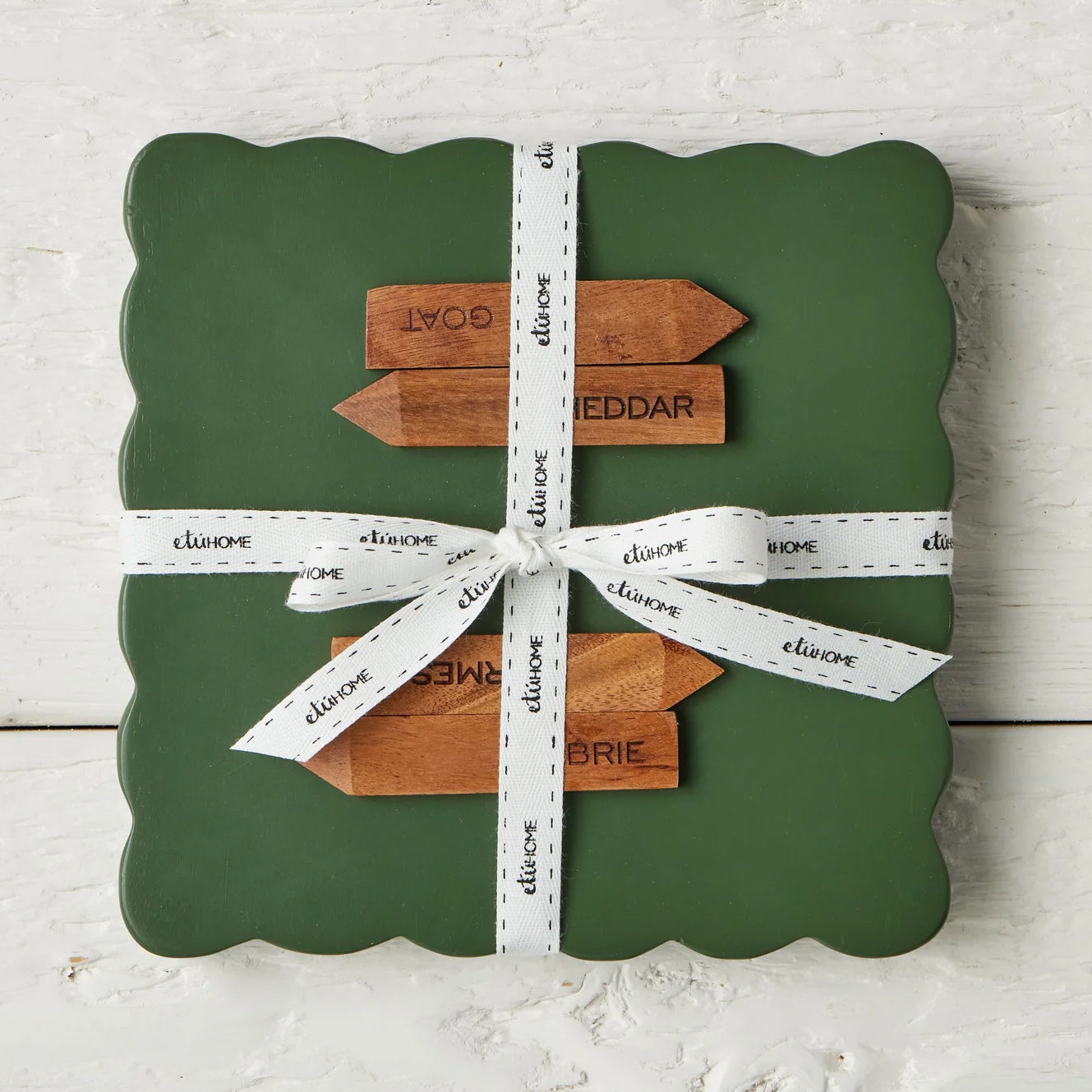 Etu Home Scalloped Square Cheese Board with Cheese Markers