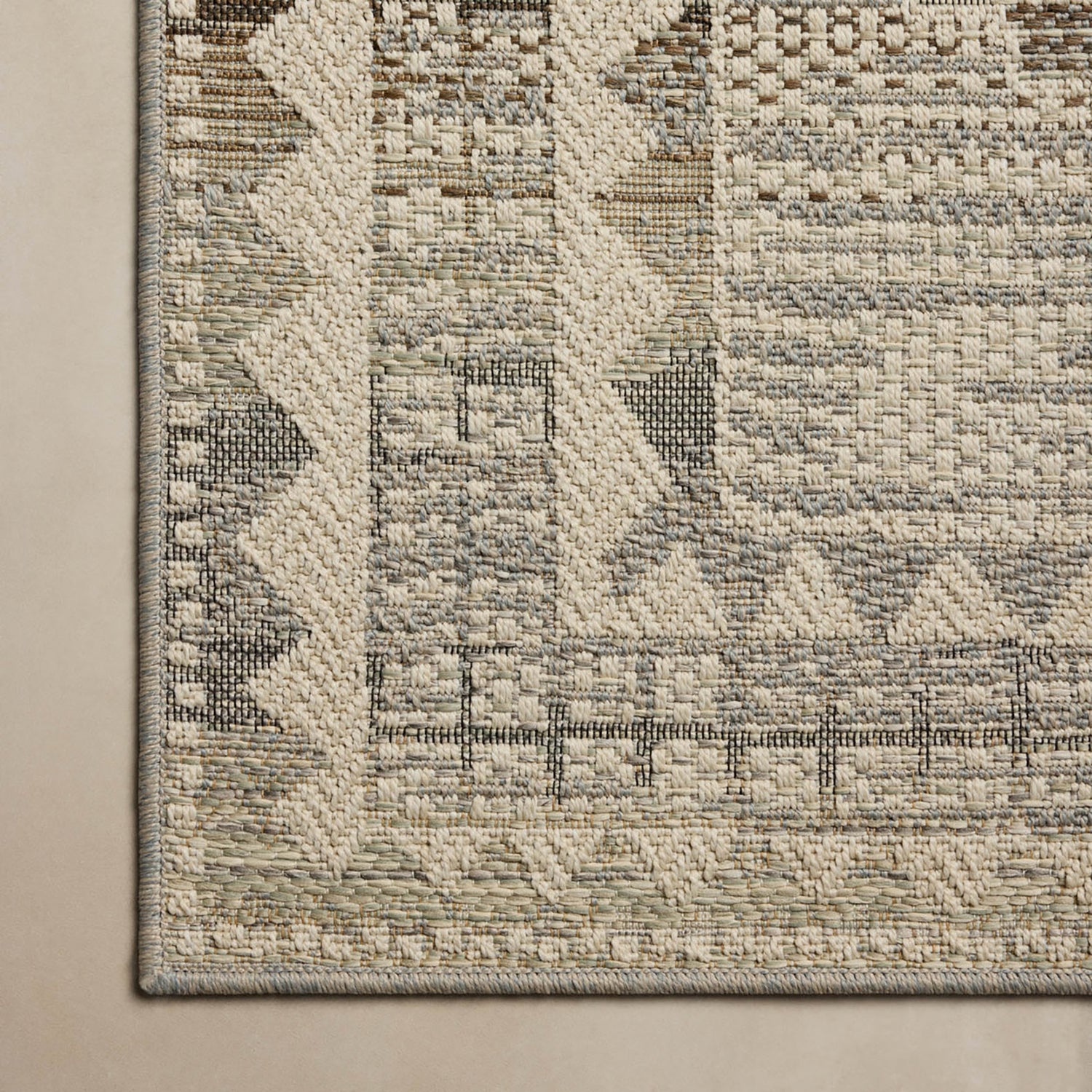 Loloi Saylor Ivory/Granite Indoor/Outdoor Rug