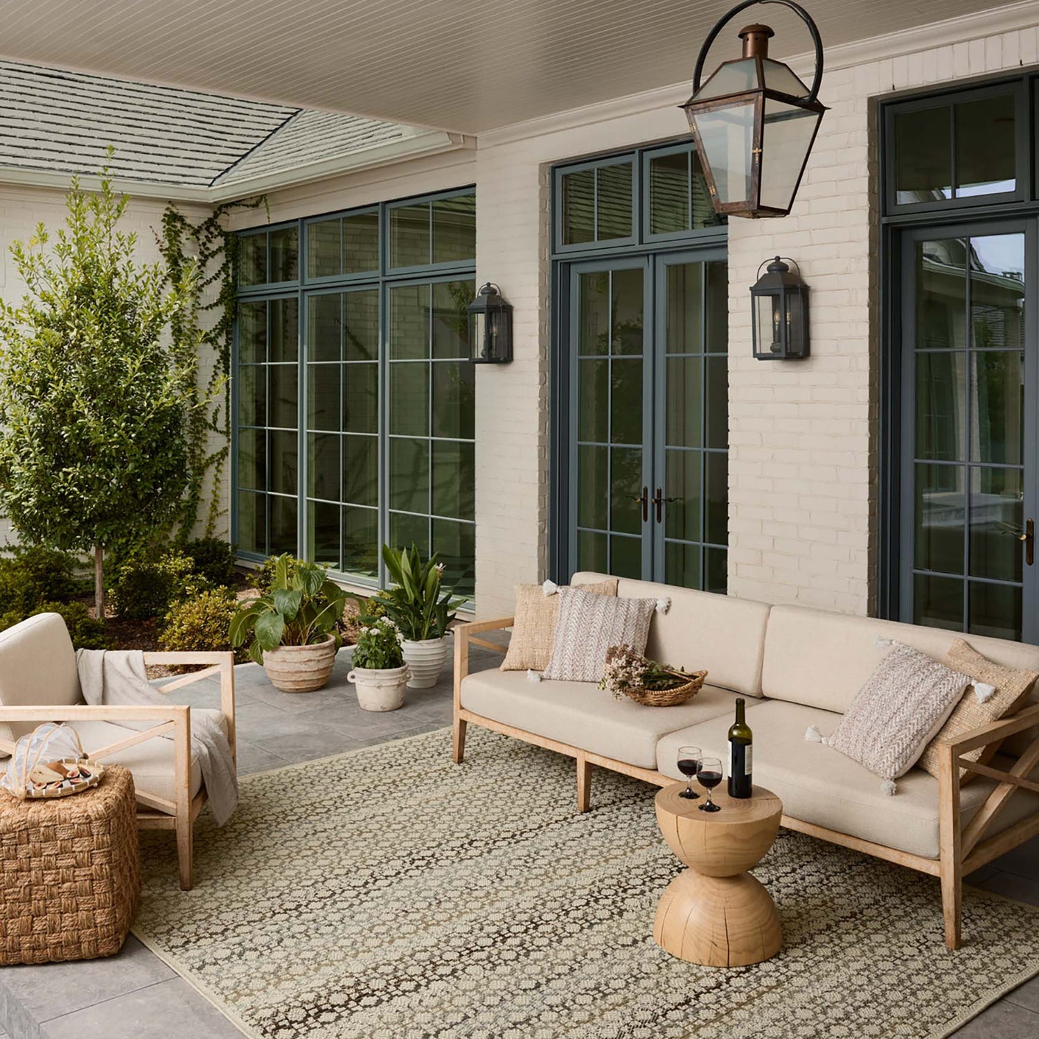 Loloi Saylor Ivory/Multi Indoor/Outdoor Rug