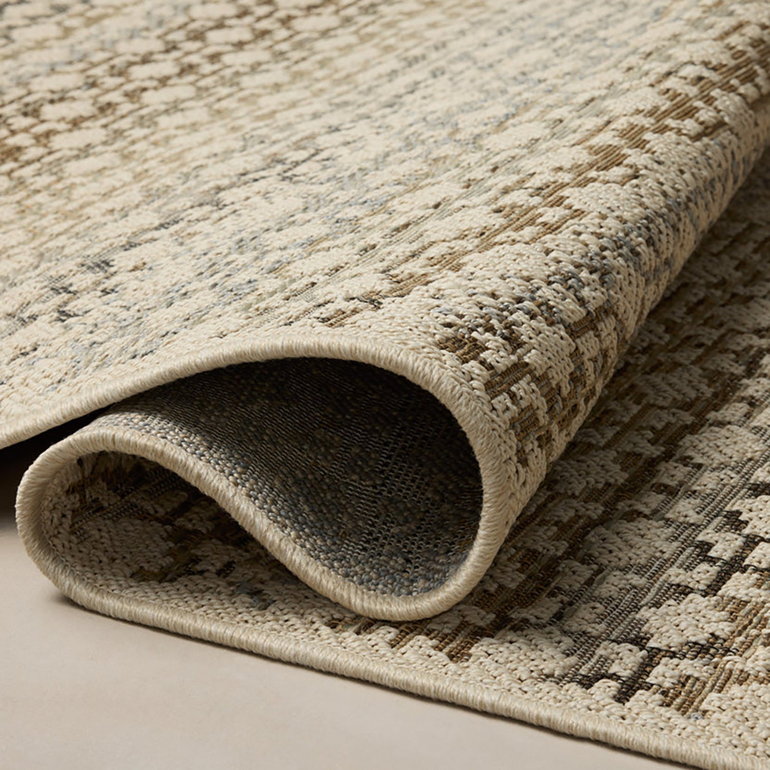 Loloi Saylor Ivory/Multi Indoor/Outdoor Rug