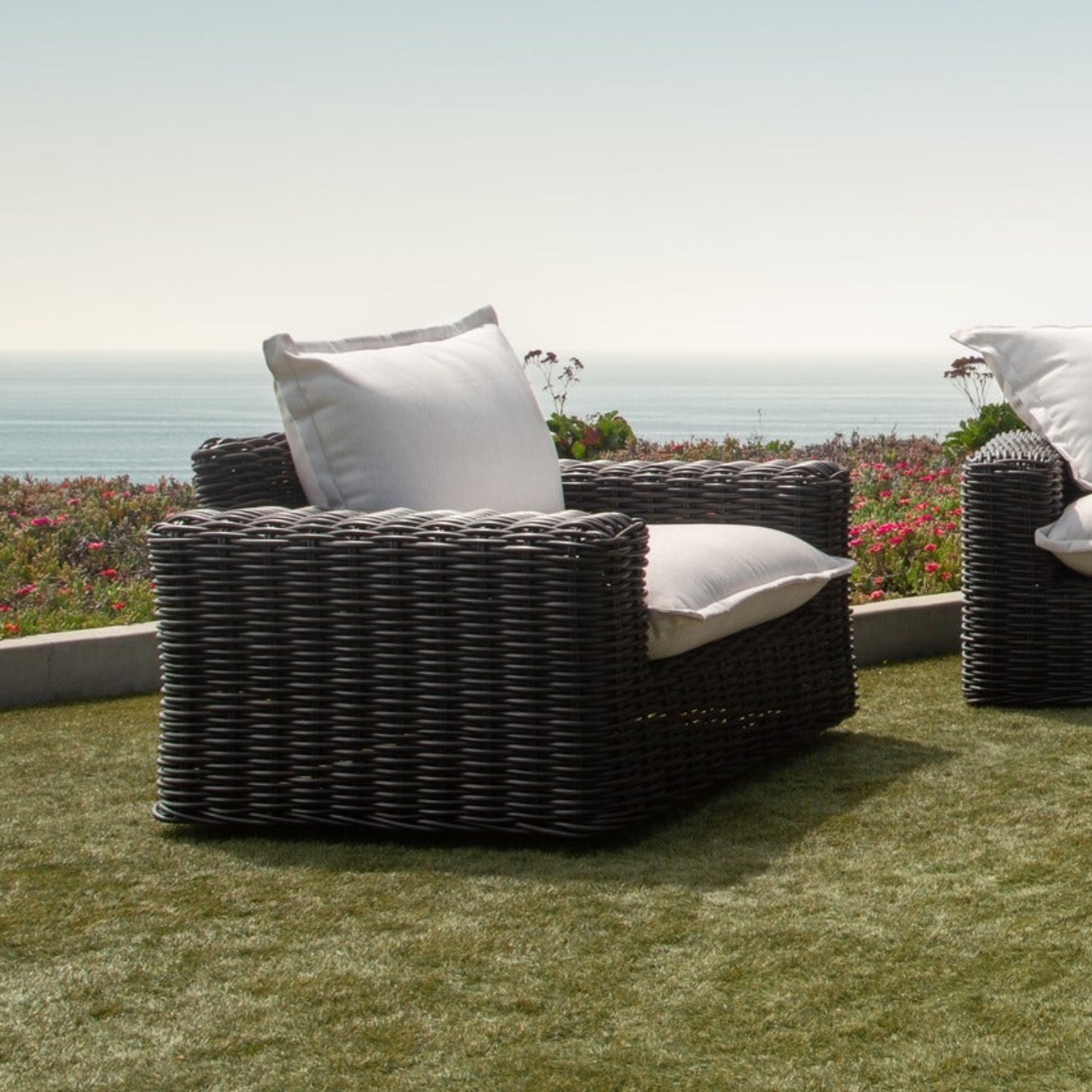 Sunset West Cabo Soothe Pearl w/Flange Welt Outdoor Oversized Swivel Club Chair