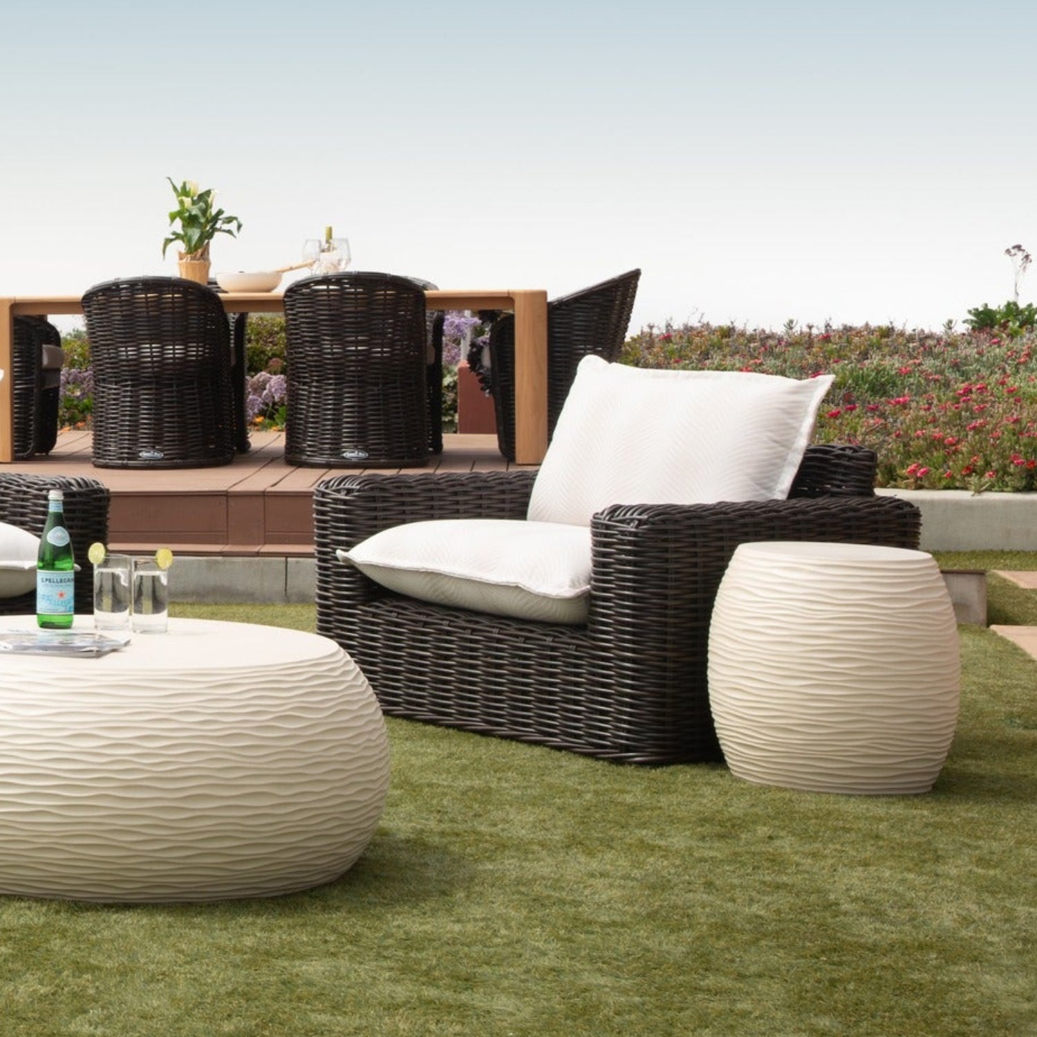 Sunset West Cabo Soothe Pearl w/Flange Welt Outdoor Oversized Swivel Club Chair