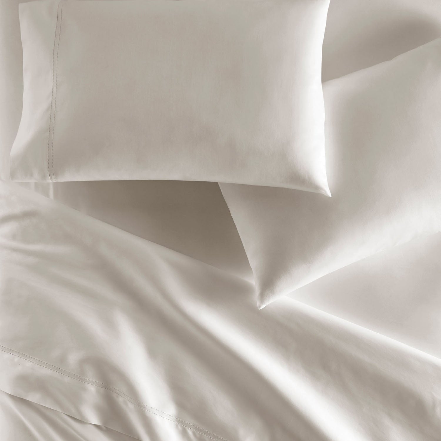 Peacock Alley Virtuoso Sateen Flat Sheet 600 thread count cotton sateen flat sheet, detail of the stitched finish