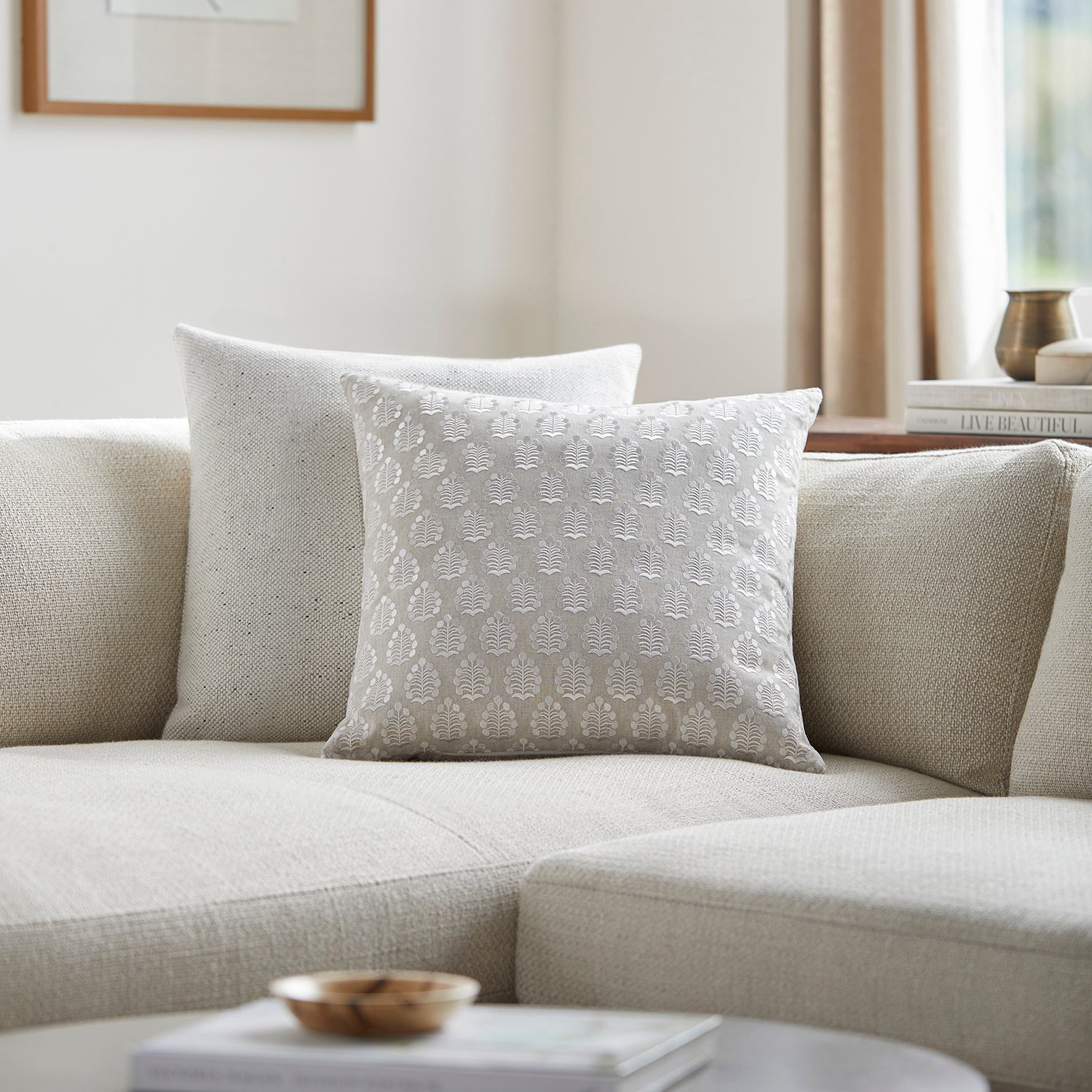 Fabuleuse Throw Pillow