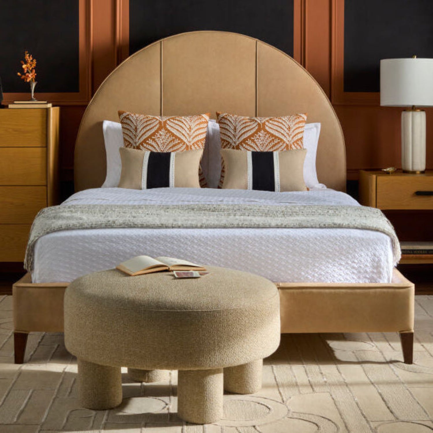 Elipse Leather Upholstered Bed