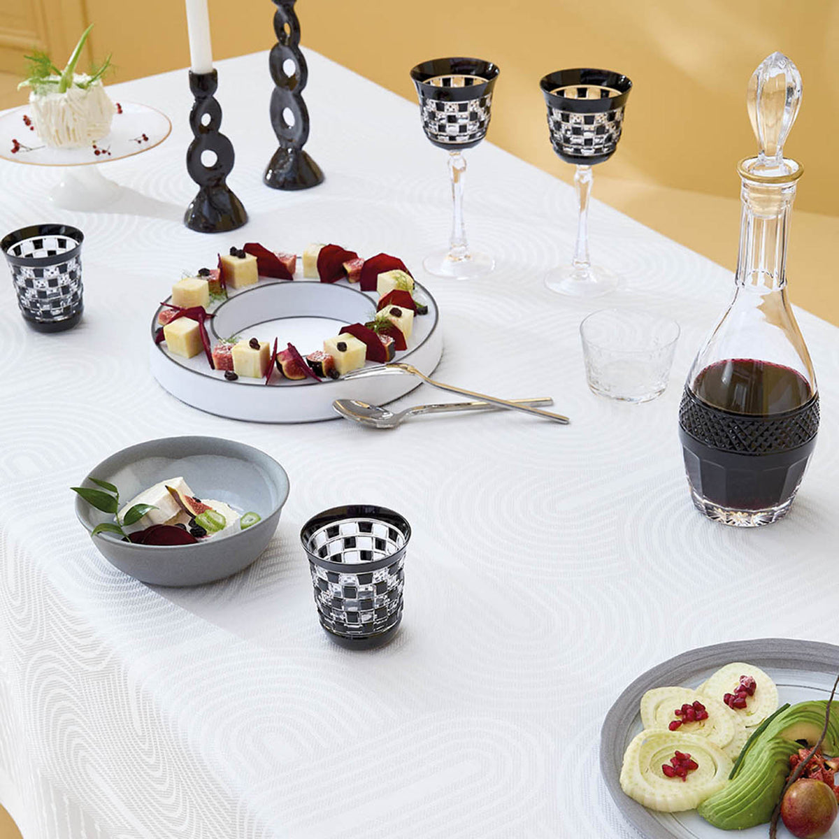 Garnier Thiebaut Le Cercle Blanc Jacquard Tablecloth