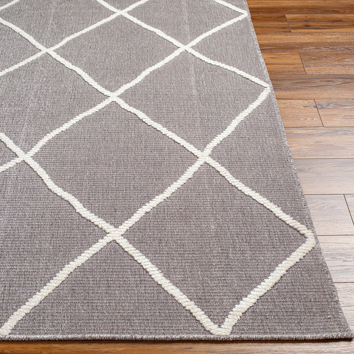 Livabliss Lyna Diamond Washable Rug