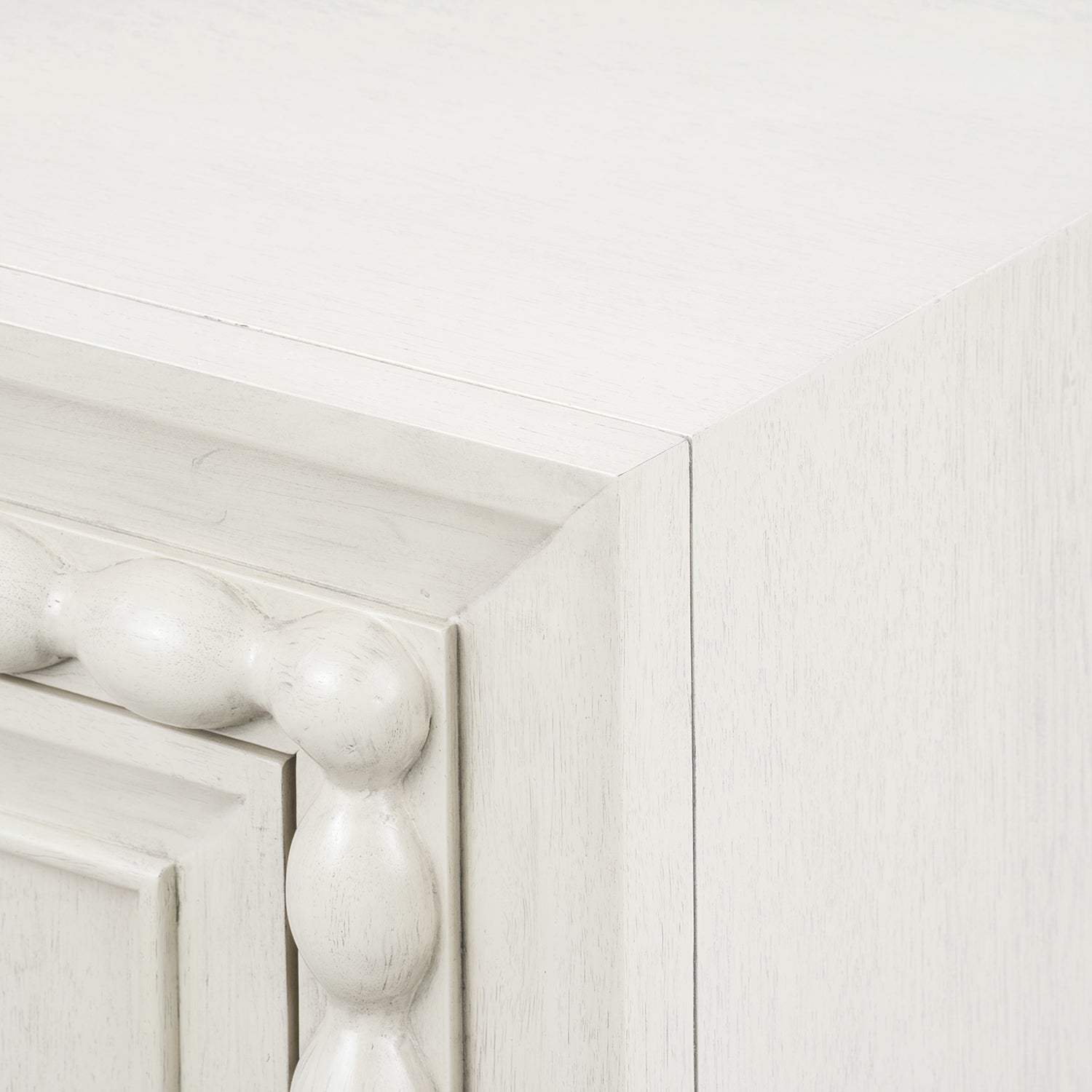 Villa and House Maxwell 4 Door Cabinet