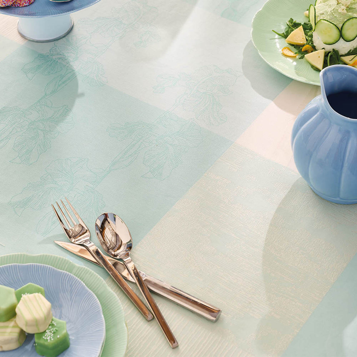 Garnier Thiebaut Mille Iris D'Eau Aqua Jacquard Tablecloth