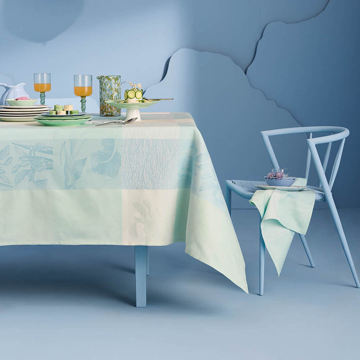Garnier Thiebaut Mille Iris D'Eau Aqua Jacquard Tablecloth